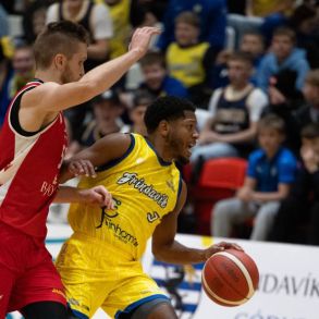 SW.KKgrindavik-valur15.03.24-10043