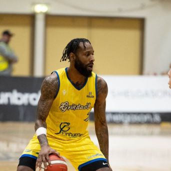 SW.KKgrindavik-valur15.03.24-10044