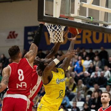 SW.KKgrindavik-valur15.03.24-10045