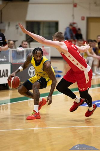 SW.KKgrindavik-valur15.03.24-10048